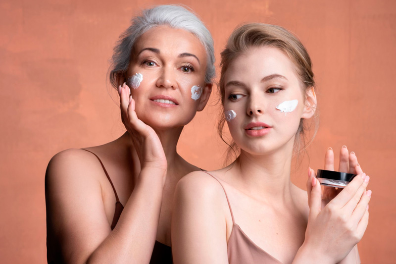 Bebé abrazando a Mamá